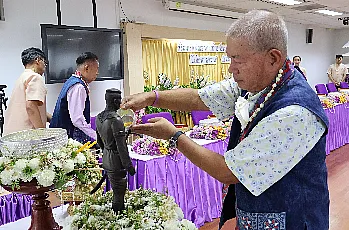 พิธีสระเกล้าดำหัวนายกสภามหาวิทยาลัยพะเยาและกรรมการสภามหาวิทยาลัยผู้ทรงคุณวุฒิ เนื่องในเทศกาลสงกรานต์