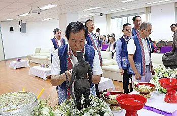 พิธีสระเกล้าดำหัวนายกสภามหาวิทยาลัยพะเยาและกรรมการสภามหาวิทยาลัยผู้ทรงคุณวุฒิ เนื่องในเทศกาลสงกรานต์