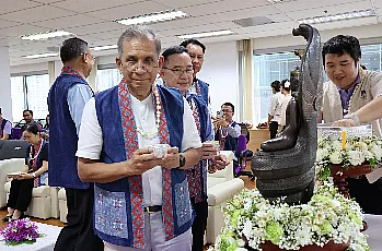 พิธีสระเกล้าดำหัวนายกสภามหาวิทยาลัยพะเยาและกรรมการสภามหาวิทยาลัยผู้ทรงคุณวุฒิ เนื่องในเทศกาลสงกรานต์