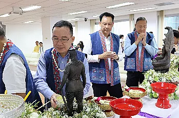 พิธีสระเกล้าดำหัวนายกสภามหาวิทยาลัยพะเยาและกรรมการสภามหาวิทยาลัยผู้ทรงคุณวุฒิ เนื่องในเทศกาลสงกรานต์