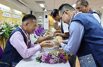 พิธีสระเกล้าดำหัวนายกสภามหาวิทยาลัยพะเยาและกรรมการสภามหาวิทยาลัยผู้ทรงคุณวุฒิ เนื่องในเทศกาลสงกรานต์