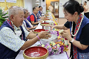 พิธีสระเกล้าดำหัวนายกสภามหาวิทยาลัยพะเยาและกรรมการสภามหาวิทยาลัยผู้ทรงคุณวุฒิ เนื่องในเทศกาลสงกรานต์