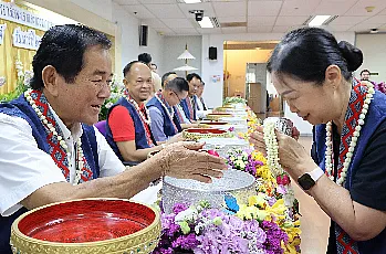 พิธีสระเกล้าดำหัวนายกสภามหาวิทยาลัยพะเยาและกรรมการสภามหาวิทยาลัยผู้ทรงคุณวุฒิ เนื่องในเทศกาลสงกรานต์