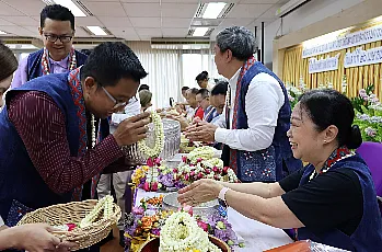พิธีสระเกล้าดำหัวนายกสภามหาวิทยาลัยพะเยาและกรรมการสภามหาวิทยาลัยผู้ทรงคุณวุฒิ เนื่องในเทศกาลสงกรานต์