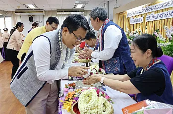 พิธีสระเกล้าดำหัวนายกสภามหาวิทยาลัยพะเยาและกรรมการสภามหาวิทยาลัยผู้ทรงคุณวุฒิ เนื่องในเทศกาลสงกรานต์