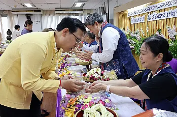 พิธีสระเกล้าดำหัวนายกสภามหาวิทยาลัยพะเยาและกรรมการสภามหาวิทยาลัยผู้ทรงคุณวุฒิ เนื่องในเทศกาลสงกรานต์