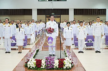นายกสภามหาวิทยาลัยพะเยา และกรรมการสภามหาวิทยาลัยผู้ทรงคุณวุฒิ เข้าร่วมพิธีบวงสรวงสมเด็จพระนเรศวรมหาราชพิธีบำเพ็ญกุศลอุทิศถวายแด่สมเด็จพระนเรศวรมหาราช และพิธีวางพานพุ่ม เนื่องในวันสถาปนามหาวิทยาลัยพะเยา ครบรอบ 15 ปี

