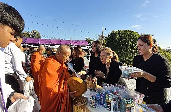 สำนักงานสภามหาวิทยาลัยพะเยา เข้าร่วมพิธีทำบุญตักบาตร เพื่อถวายเป็นพระราชกุศลแด่สมเด็จพระนางเจ้าสิริกิติ์ พระบรมราชินีนาถ พระบรมราชชนนีพันปีหลวง 