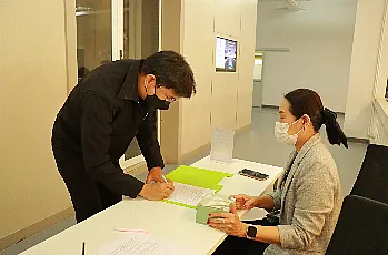 ประชุมการแสดงวิสัยทัศน์และสัมภาษณ์ผู้ตอบรับการทาบทามเพื่อเข้ารับการสรรหาเป็นผู้สมควรดำรงตำแหน่งคณบดีคณะพลังงานและสิ่งแวดล้อม มหาวิทยาลัยพะเยา