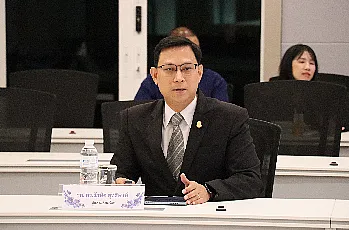 ประชุมการแสดงวิสัยทัศน์และสัมภาษณ์ผู้ตอบรับการทาบทามเพื่อเข้ารับการสรรหาเป็นผู้สมควรดำรงตำแหน่งคณบดีวิทยาลัยการศึกษา