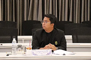 ประชุมการแสดงวิสัยทัศน์และสัมภาษณ์ผู้ตอบรับการทาบทามเพื่อเข้ารับการสรรหาเป็นผู้สมควรดำรงตำแหน่งคณบดีวิทยาลัยการศึกษา