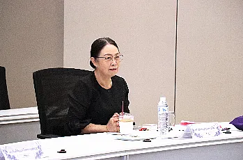 ประชุมการแสดงวิสัยทัศน์และสัมภาษณ์ผู้ตอบรับการทาบทามเพื่อเข้ารับการสรรหาเป็นผู้สมควรดำรงตำแหน่งคณบดีวิทยาลัยการศึกษา