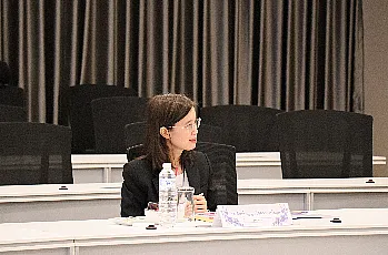 ประชุมการแสดงวิสัยทัศน์และสัมภาษณ์ผู้ตอบรับการทาบทามเพื่อเข้ารับการสรรหาเป็นผู้สมควรดำรงตำแหน่งคณบดีวิทยาลัยการศึกษา