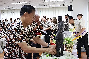 พิธีสระเกล้าดำหัวนายกสภามหาวิทยาลัยพะเยาและกรรมการสภามหาวิทยาลัยผู้ทรงคุณวุฒิ เนื่องในเทศกาลสงกรานต์