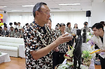 พิธีสระเกล้าดำหัวนายกสภามหาวิทยาลัยพะเยาและกรรมการสภามหาวิทยาลัยผู้ทรงคุณวุฒิ เนื่องในเทศกาลสงกรานต์