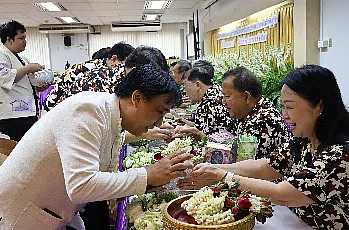 พิธีสระเกล้าดำหัวนายกสภามหาวิทยาลัยพะเยาและกรรมการสภามหาวิทยาลัยผู้ทรงคุณวุฒิ เนื่องในเทศกาลสงกรานต์