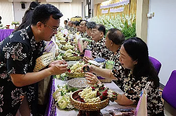 พิธีสระเกล้าดำหัวนายกสภามหาวิทยาลัยพะเยาและกรรมการสภามหาวิทยาลัยผู้ทรงคุณวุฒิ เนื่องในเทศกาลสงกรานต์