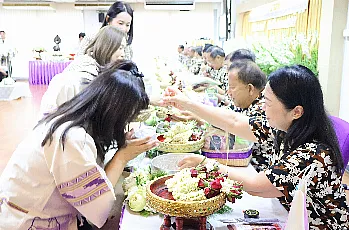 พิธีสระเกล้าดำหัวนายกสภามหาวิทยาลัยพะเยาและกรรมการสภามหาวิทยาลัยผู้ทรงคุณวุฒิ เนื่องในเทศกาลสงกรานต์