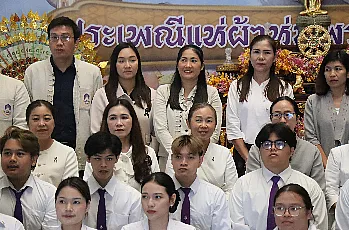  ผู้อำนวยการสำนักงานสภามหาวิทยาลัยพะเยาเข้าร่วมพิธีตักน้ำและเจริญพระพุทธมนต์น้ำสรงพระธาตุจอมทอง