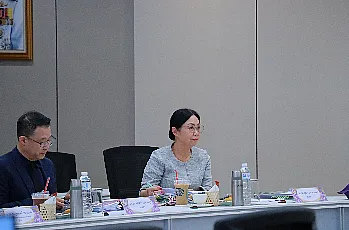 การแสดงวิสัยทัศน์และสัมภาษณ์ผู้ตอบรับการทาบทามเพื่อเข้ารับการสรรหาเป็นผู้สมควรดำรงตำแหน่งคณบดีคณะรัฐศาสตร์และสังคมศาสตร์