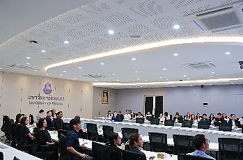 การแสดงวิสัยทัศน์และสัมภาษณ์ผู้ตอบรับการทาบทามเพื่อเข้ารับการสรรหาเป็นผู้สมควรดำรงตำแหน่งคณบดีคณะรัฐศาสตร์และสังคมศาสตร์