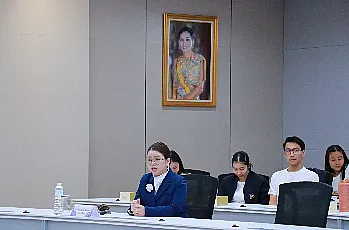 การแสดงวิสัยทัศน์และสัมภาษณ์ผู้ตอบรับการทาบทามเพื่อเข้ารับการสรรหาเป็นผู้สมควรดำรงตำแหน่งคณบดีคณะรัฐศาสตร์และสังคมศาสตร์