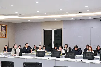 การแสดงวิสัยทัศน์และสัมภาษณ์ผู้ตอบรับการทาบทามเพื่อเข้ารับการสรรหาเป็นผู้สมควรดำรงตำแหน่งคณบดีคณะรัฐศาสตร์และสังคมศาสตร์