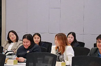 การแสดงวิสัยทัศน์และสัมภาษณ์ผู้ตอบรับการทาบทามเพื่อเข้ารับการสรรหาเป็นผู้สมควรดำรงตำแหน่งคณบดีคณะรัฐศาสตร์และสังคมศาสตร์