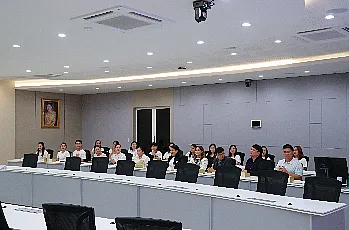การแสดงวิสัยทัศน์และสัมภาษณ์ผู้ตอบรับการทาบทามเพื่อเข้ารับการสรรหาเป็นผู้สมควรดำรงตำแหน่งคณบดีคณะรัฐศาสตร์และสังคมศาสตร์