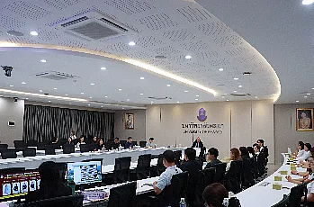 การแสดงวิสัยทัศน์และสัมภาษณ์ผู้ตอบรับการทาบทามเพื่อเข้ารับการสรรหาเป็นผู้สมควรดำรงตำแหน่งคณบดีคณะรัฐศาสตร์และสังคมศาสตร์
